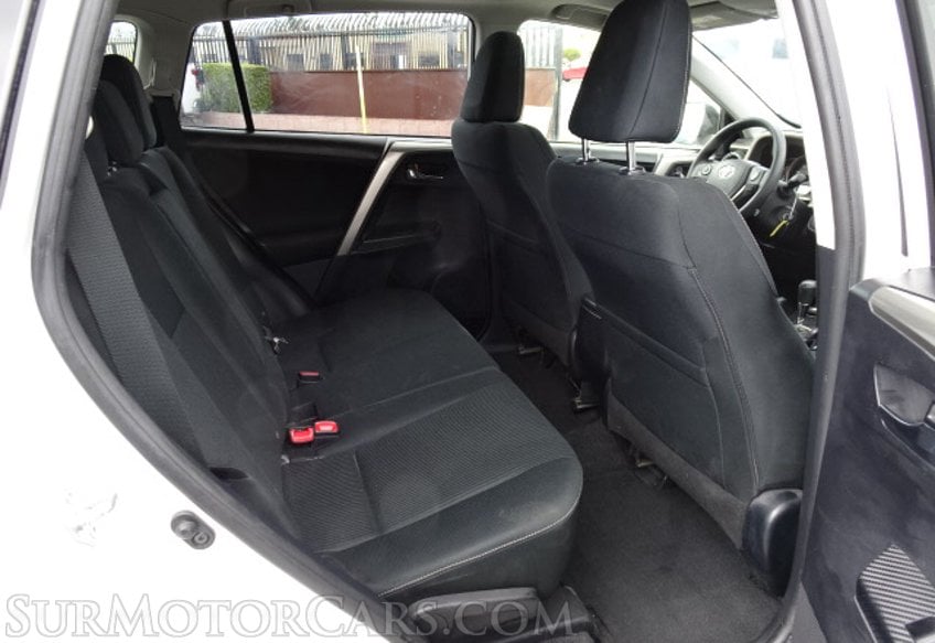 2014 Toyota RAV4 - Image 32