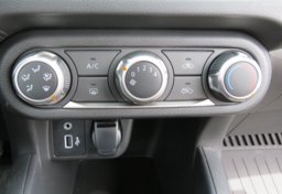 2020 Nissan Versa Sedan - Image 31