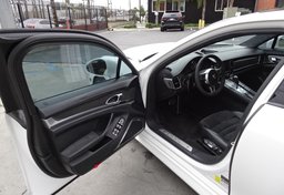 2013 Porsche Panamera - Image 24