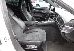 2013 Porsche Panamera - Image 25