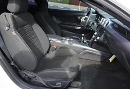 2017 Ford Mustang - Image 22