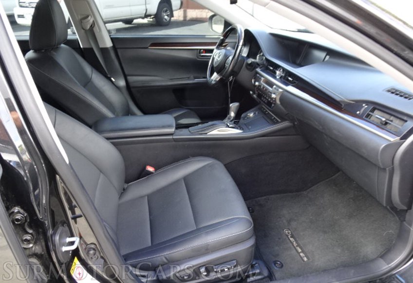 2017 Lexus ES - Image 23