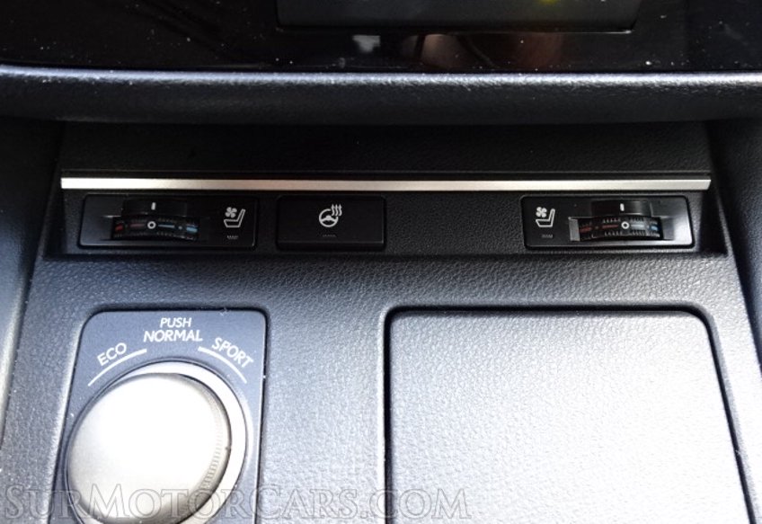 2017 Lexus ES - Image 40