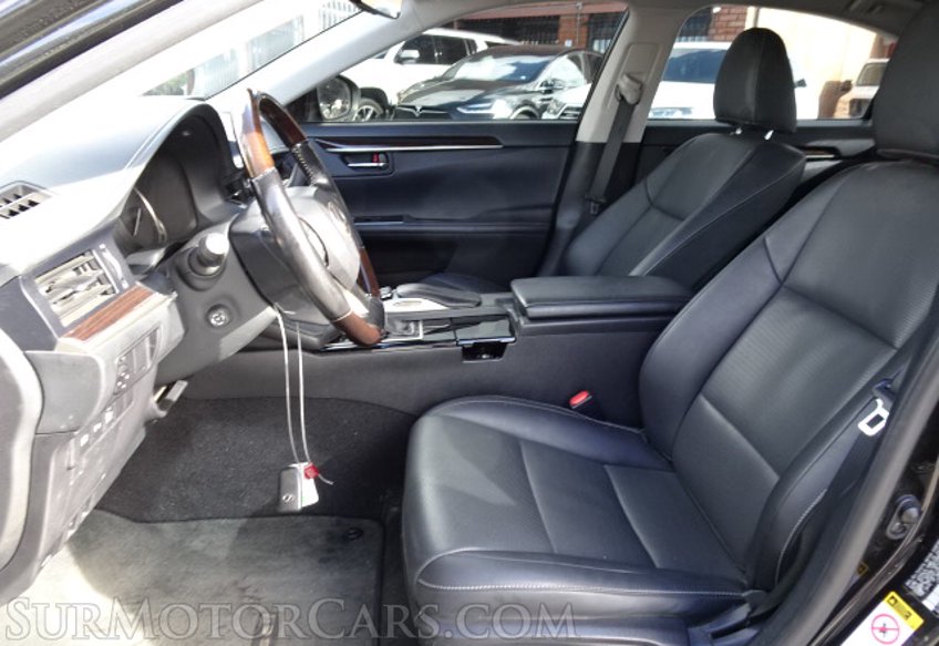 2017 Lexus ES - Image 26