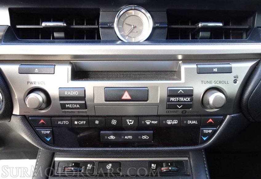 2017 Lexus ES - Image 35