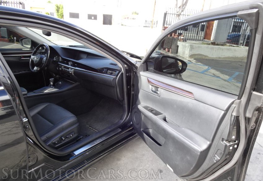 2017 Lexus ES - Image 22