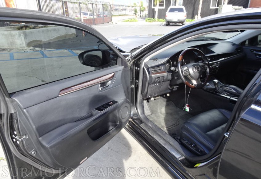 2017 Lexus ES - Image 21