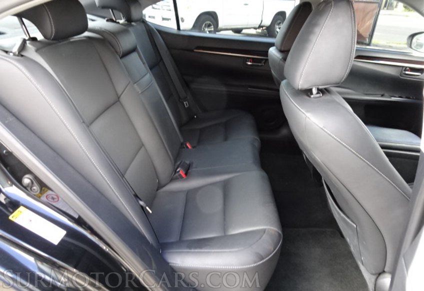 2017 Lexus ES - Image 30