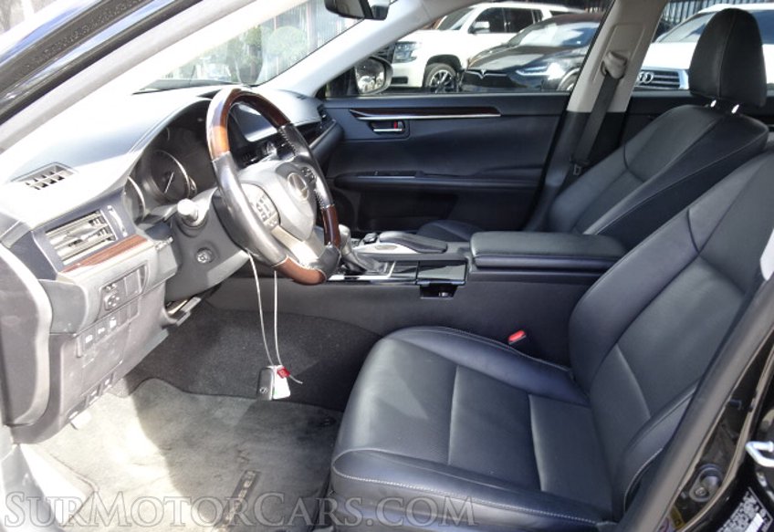 2017 Lexus ES - Image 24