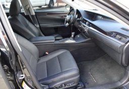 2017 Lexus ES - Image 23