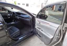 2017 Lexus ES - Image 22