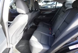 2017 Lexus ES - Image 29