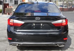 2017 Lexus ES - Image 12