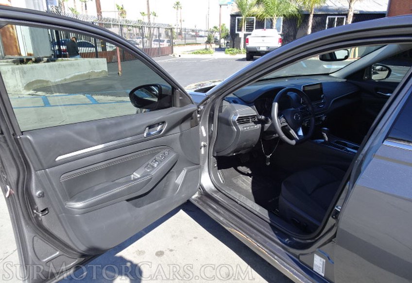 2019 Nissan Altima - Image 40