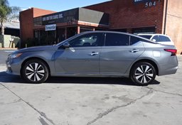 2019 Nissan Altima - Image 44