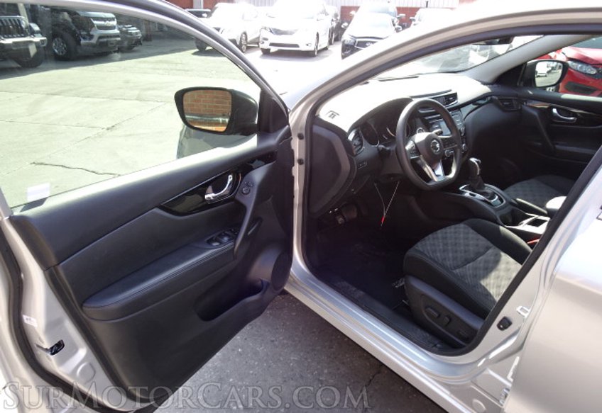 2017 Nissan Rogue Sport - Image 23