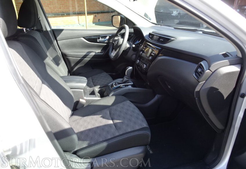 2017 Nissan Rogue Sport - Image 24