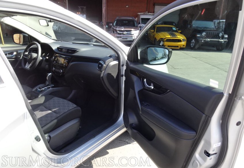 2017 Nissan Rogue Sport - Image 22