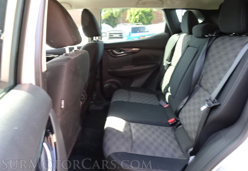 2017 Nissan Rogue Sport - Image 30