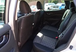 2017 Nissan Rogue Sport - Image 32