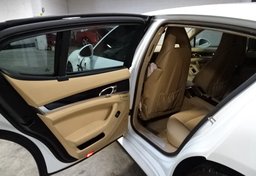 2013 Porsche Panamera - Image 24