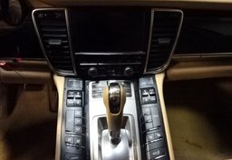 2013 Porsche Panamera - Image 44