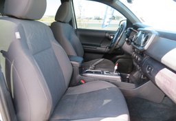 2016 Toyota Tacoma - Image 25