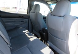 2014 Toyota Tacoma - Image 28