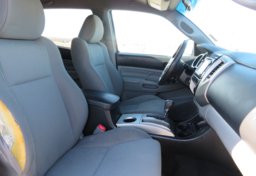 2014 Toyota Tacoma - Image 29