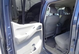 2014 Nissan Frontier - Image 25