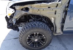 2014 Nissan Frontier - Image 16