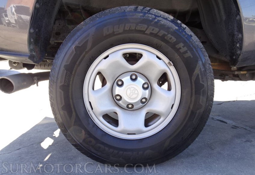 2017 Toyota Tacoma - Image 16