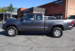 2017 Toyota Tacoma - Image 9