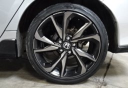 2017 Honda Civic Hatchback - Image 11