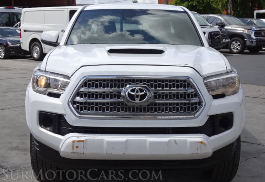 2019 Toyota Tacoma - Image 11