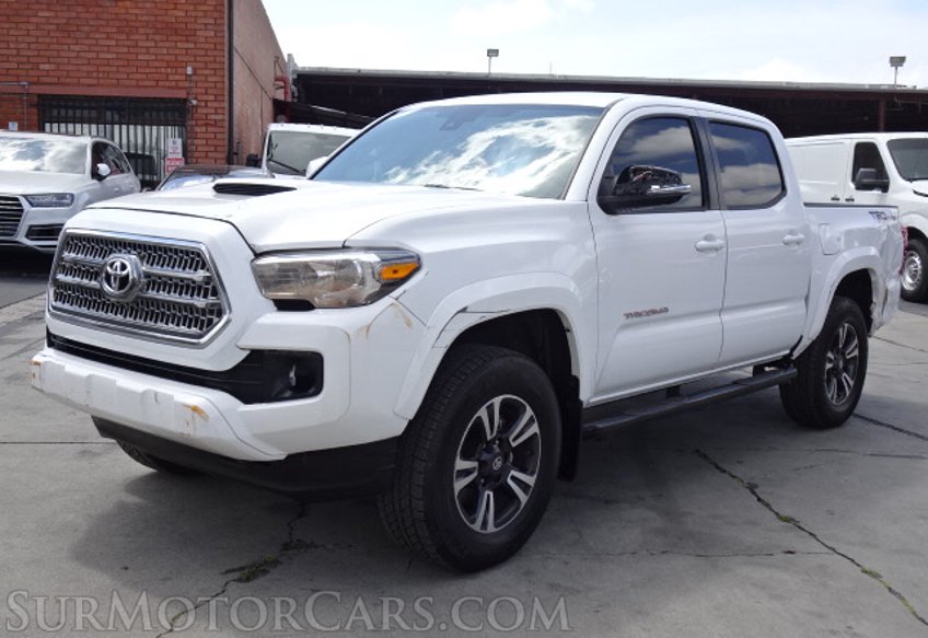 2019 Toyota Tacoma - Image 4