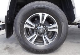 2019 Toyota Tacoma - Image 19