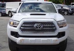 2019 Toyota Tacoma - Image 11
