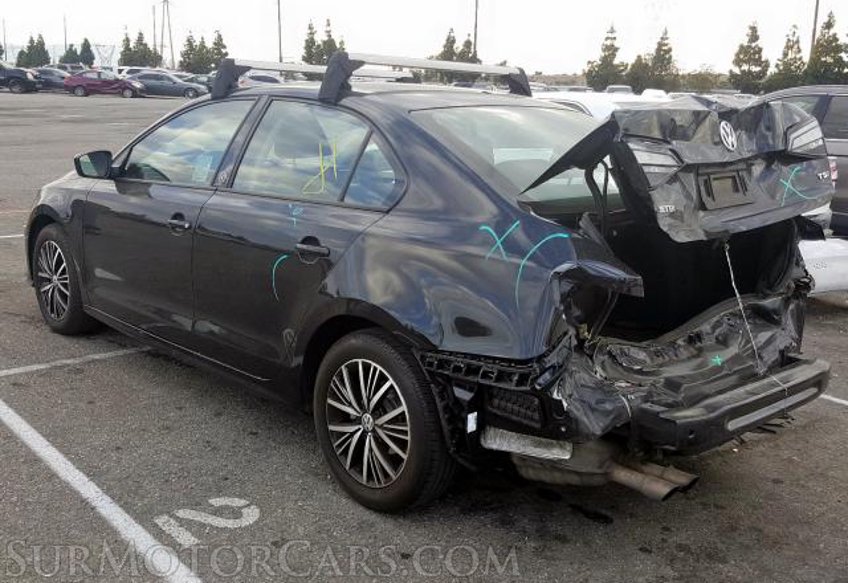 2018 Volkswagen Jetta - Image 4