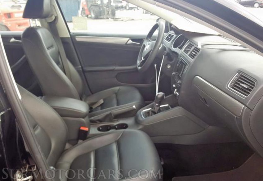 2018 Volkswagen Jetta - Image 5