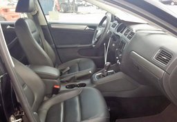 2018 Volkswagen Jetta - Image 5