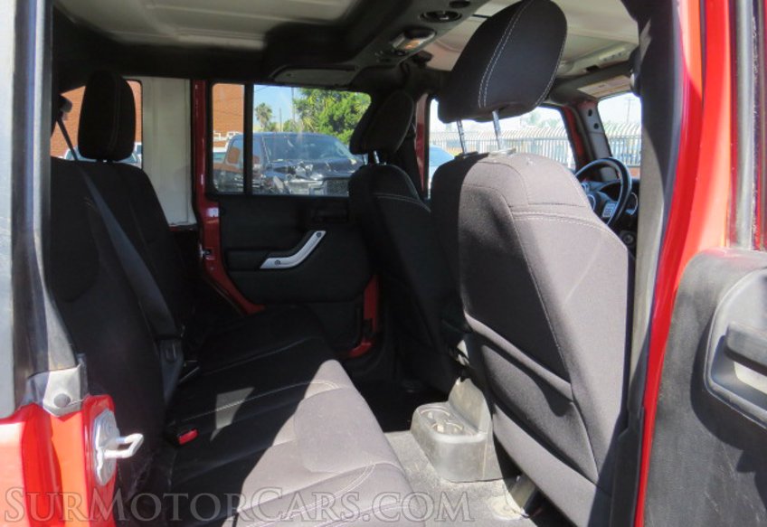 2015 Jeep Wrangler Unlimited - Image 30