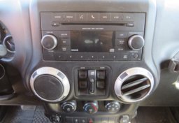 2015 Jeep Wrangler Unlimited - Image 38