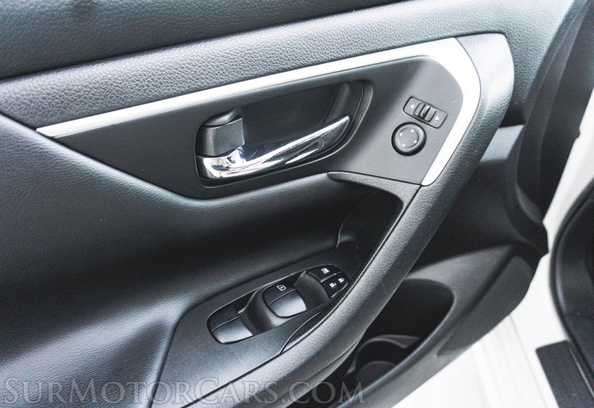 2017 Nissan Altima - Image 34