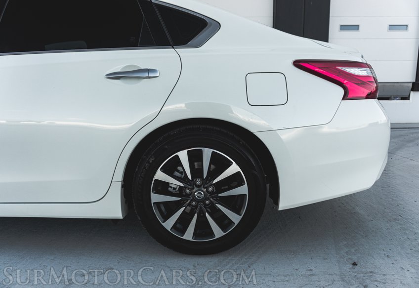 2017 Nissan Altima - Image 15