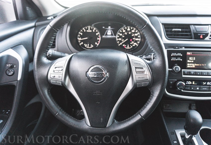 2017 Nissan Altima - Image 30