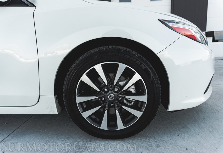 2017 Nissan Altima - Image 10