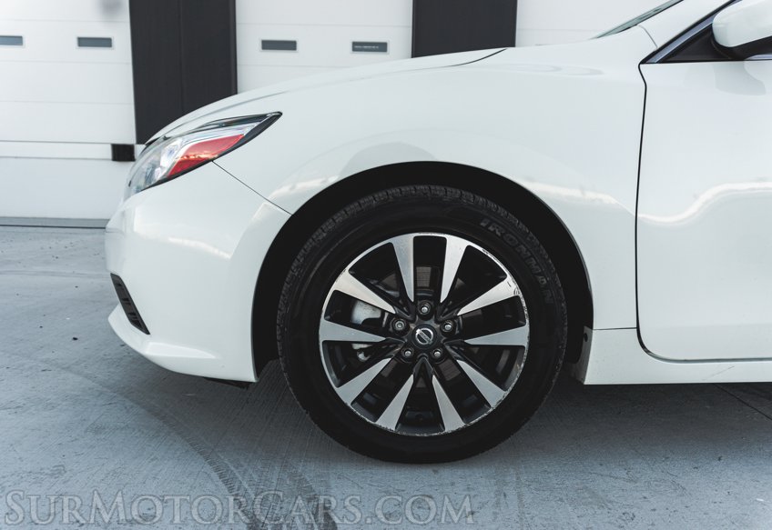 2017 Nissan Altima - Image 13