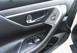2017 Nissan Altima - Image 34