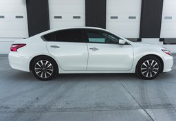 2017 Nissan Altima - Image 11